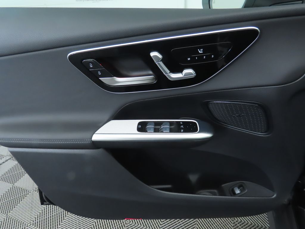 Thumbnail: 2025 Mercedes-Benz GLC - 24