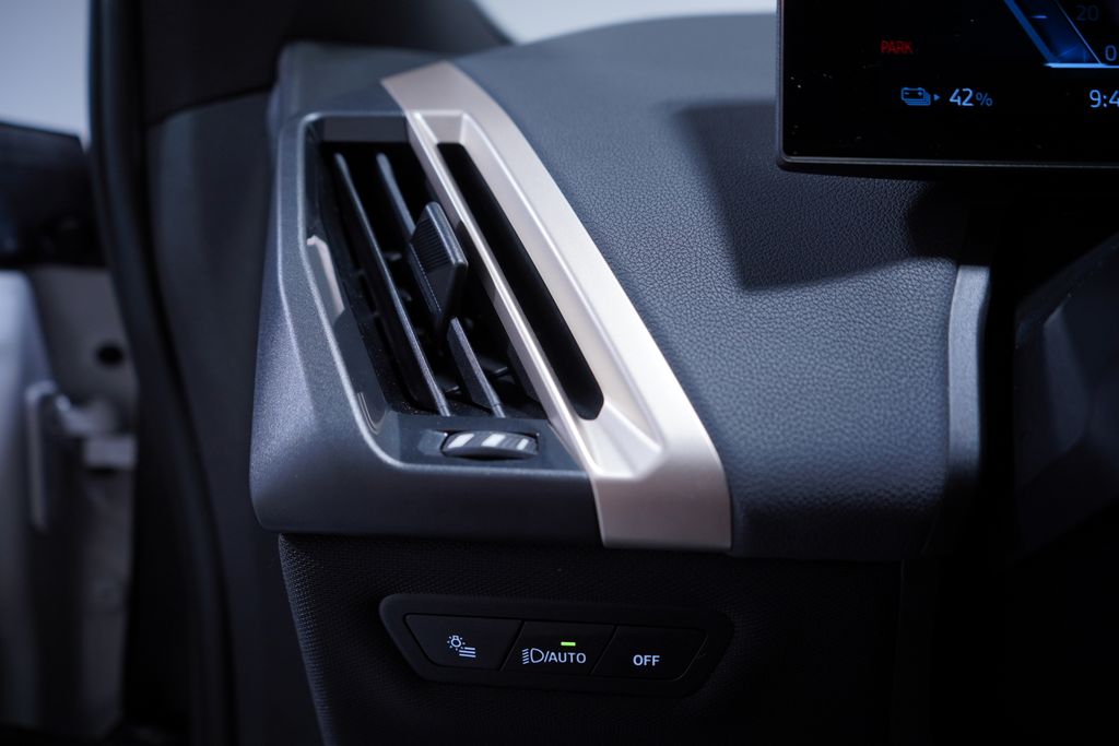 Thumbnail: 2023 BMW iX - 17