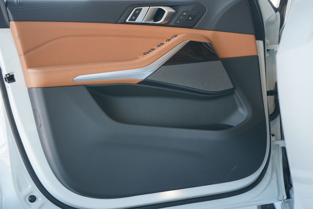 Thumbnail: 2026 BMW X5 - 9