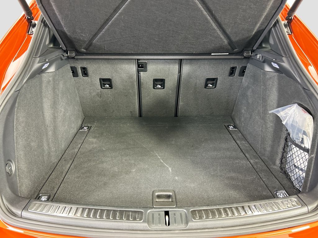 Thumbnail: 2025 Porsche Macan - 29