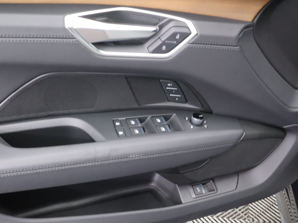 2022 Audi e-tron GT Premium Plus 24
