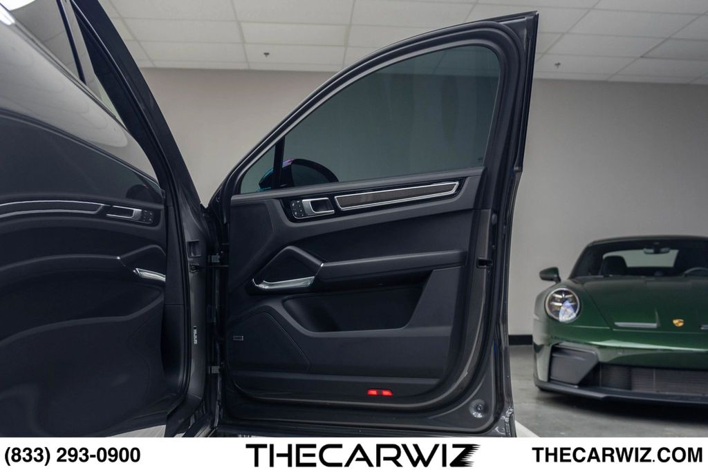 2023 Porsche Cayenne Coup Turbo - Photo 80