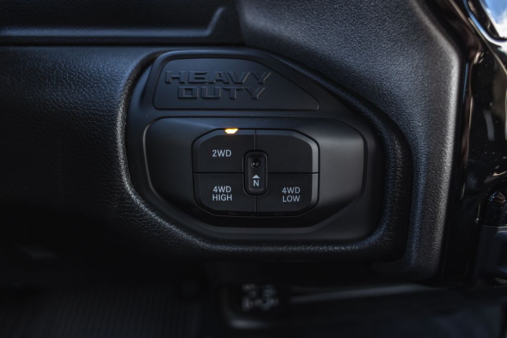 2026 Ram 2500 Black Express Tradesman thumbnail 17