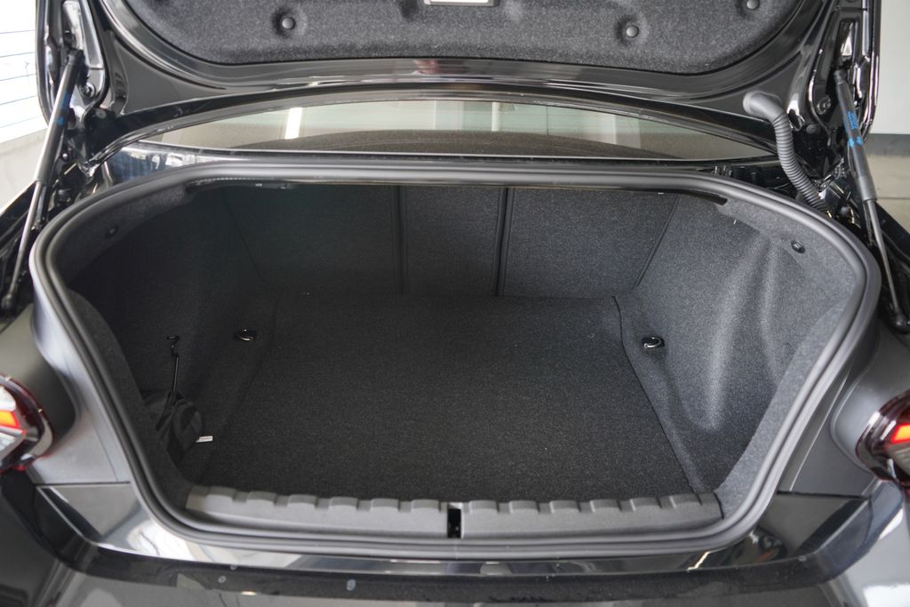 Thumbnail: 2025 BMW M2 - 25