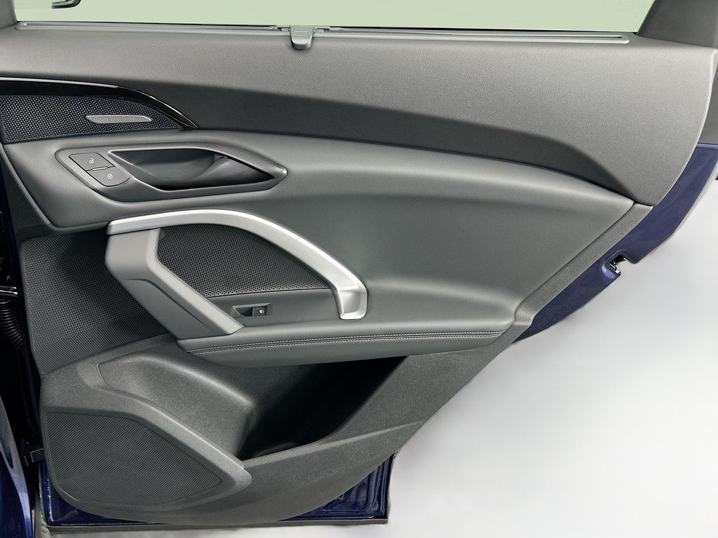 Thumbnail: 2025 Audi Q5 - 26