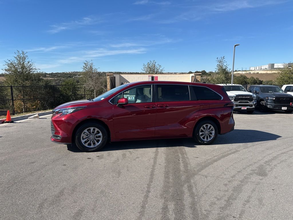 Used Car 2025 Toyota Sienna  Le For Sale Under $40,000 In Austin, Texas