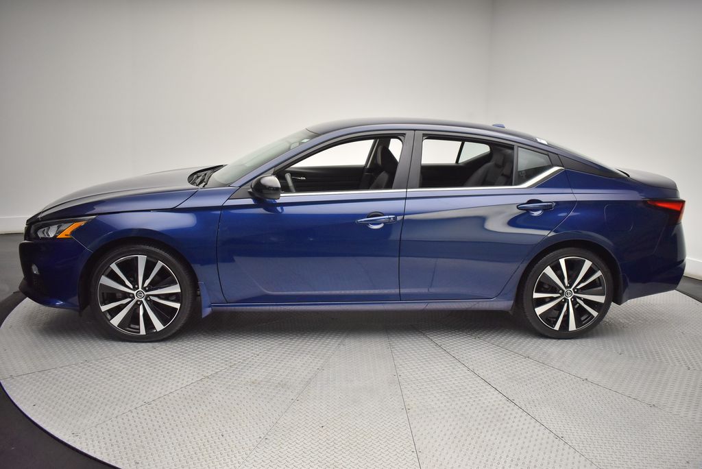 2022 Nissan Altima SR 8
