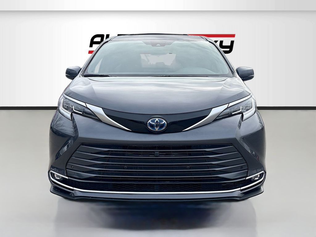 Used 2025 Gray Toyota Limited image 2