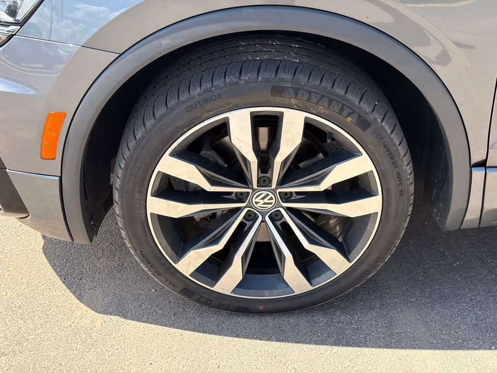 Used 2019 Gray Volkswagen 2.0T SEL Premium R-Line image 11