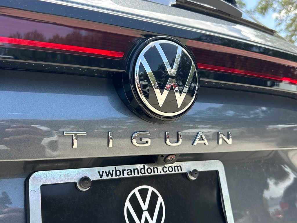 New 2026 Platinum Gray Volkswagen 2.0T SE image 38