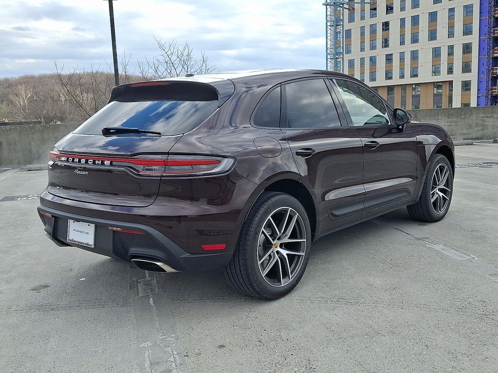 Thumbnail: 2026 Porsche Macan - 8