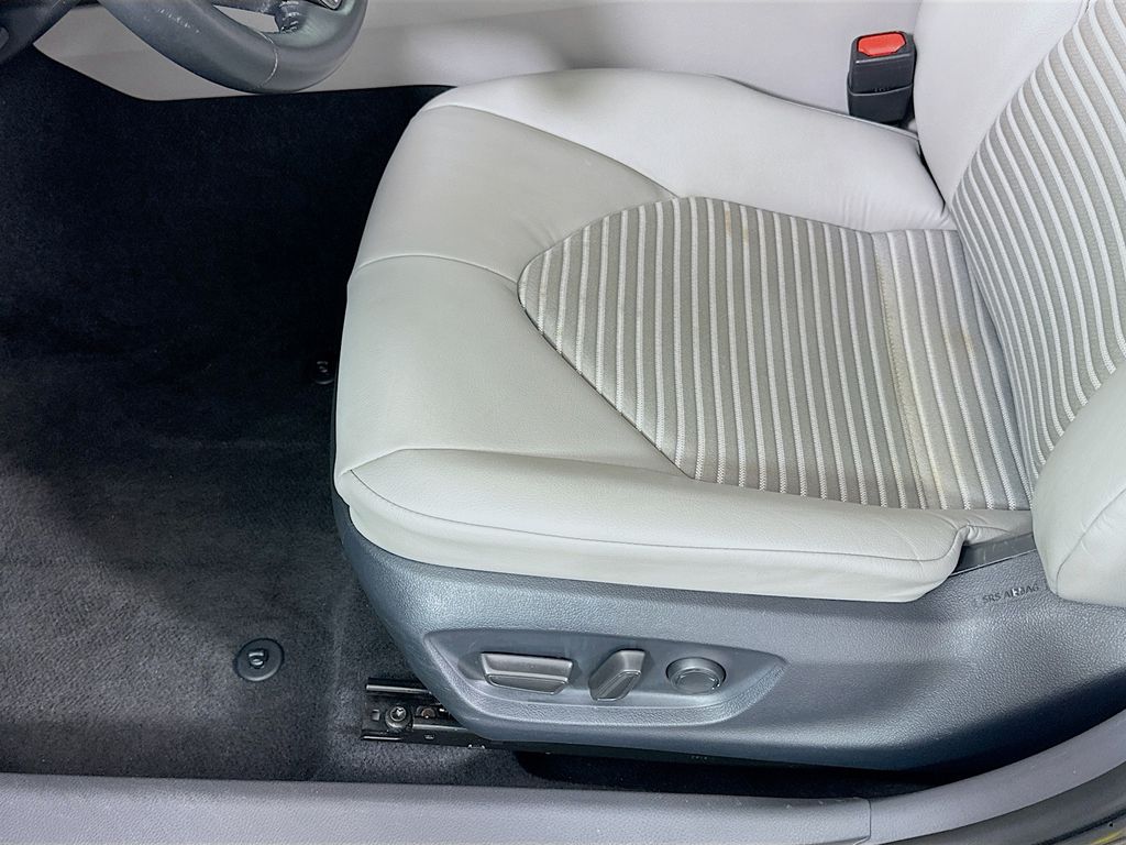 Thumbnail: 2024 Toyota Camry - 19