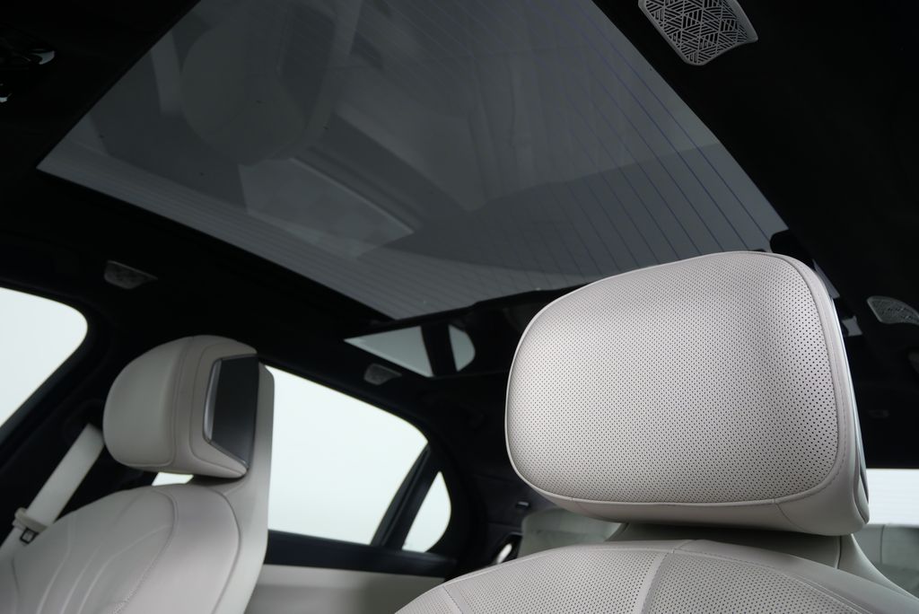 2023 BMW i7 xDrive60 11
