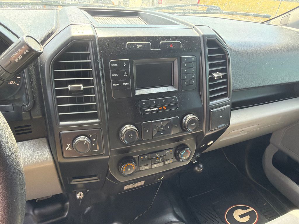 Used 2017 White Ford XL image 27