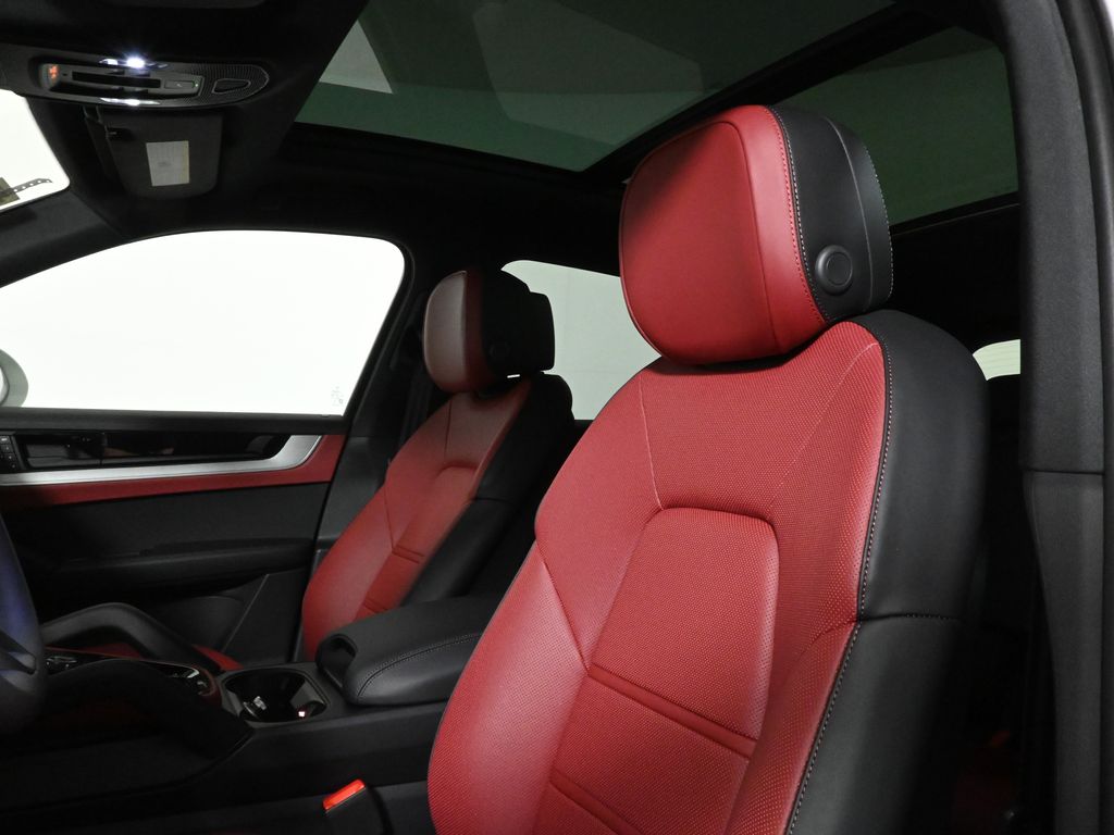 Thumbnail: 2025 Porsche Cayenne - 16