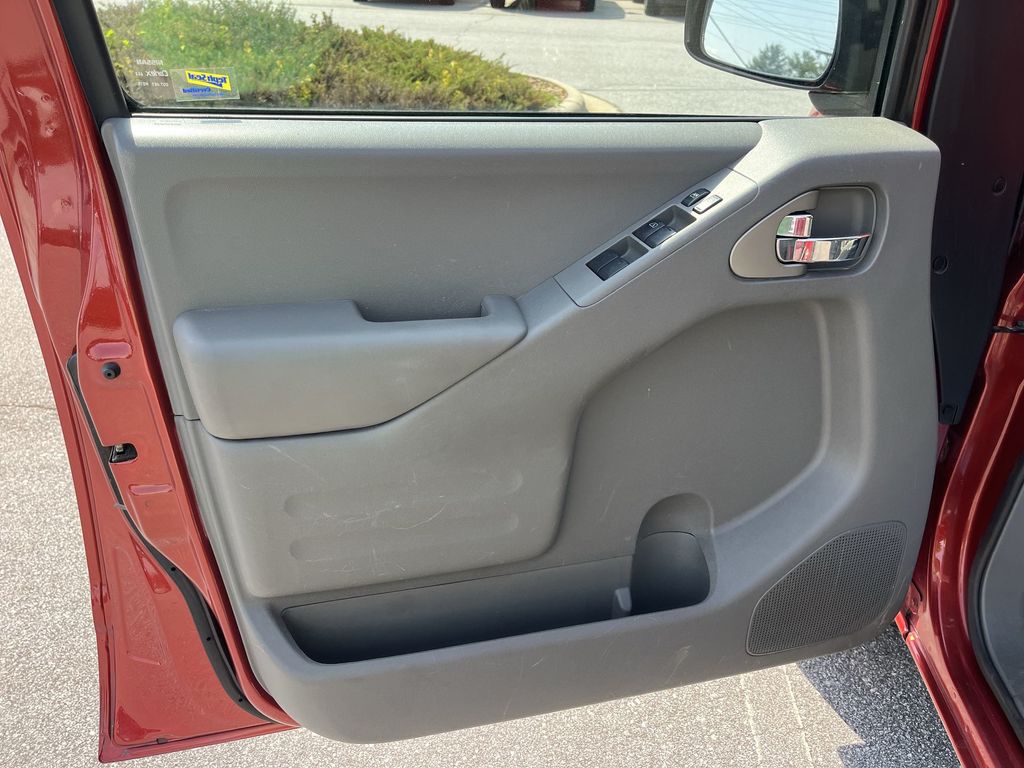 2016 Nissan Frontier SV photo
