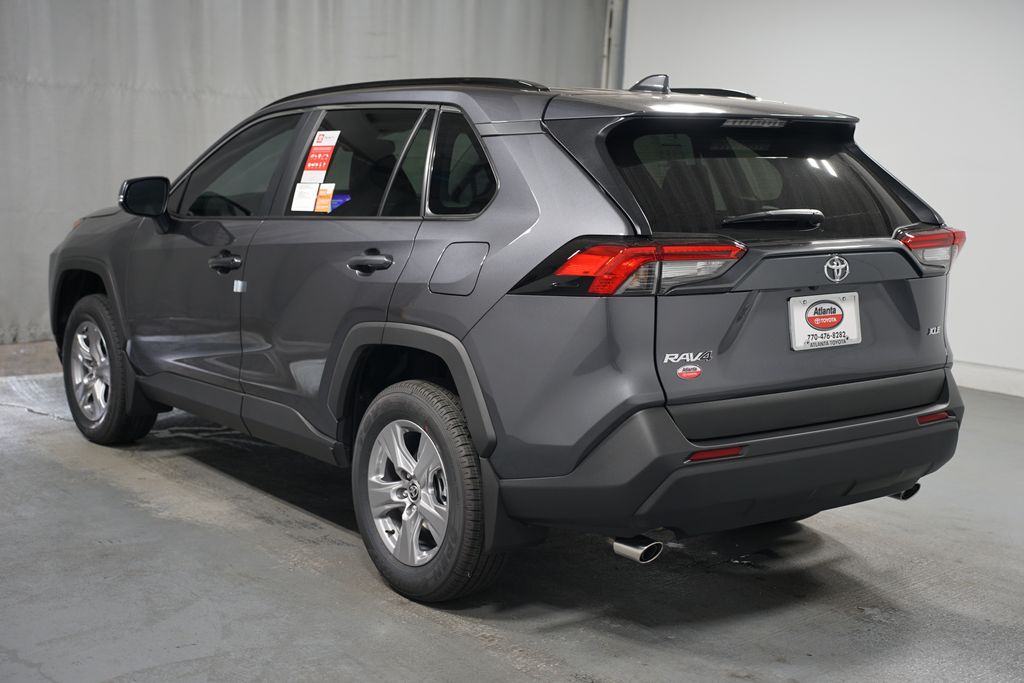 2025 Toyota RAV4 XLE 6
