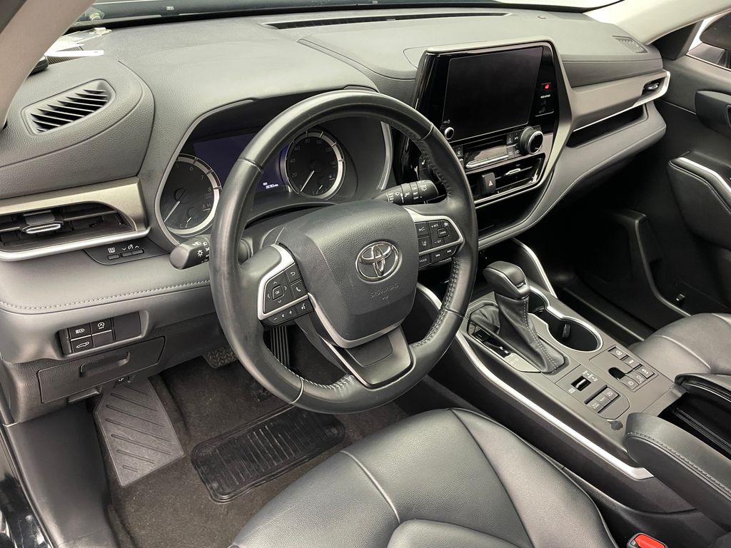 2023 Toyota Highlander XLE 11
