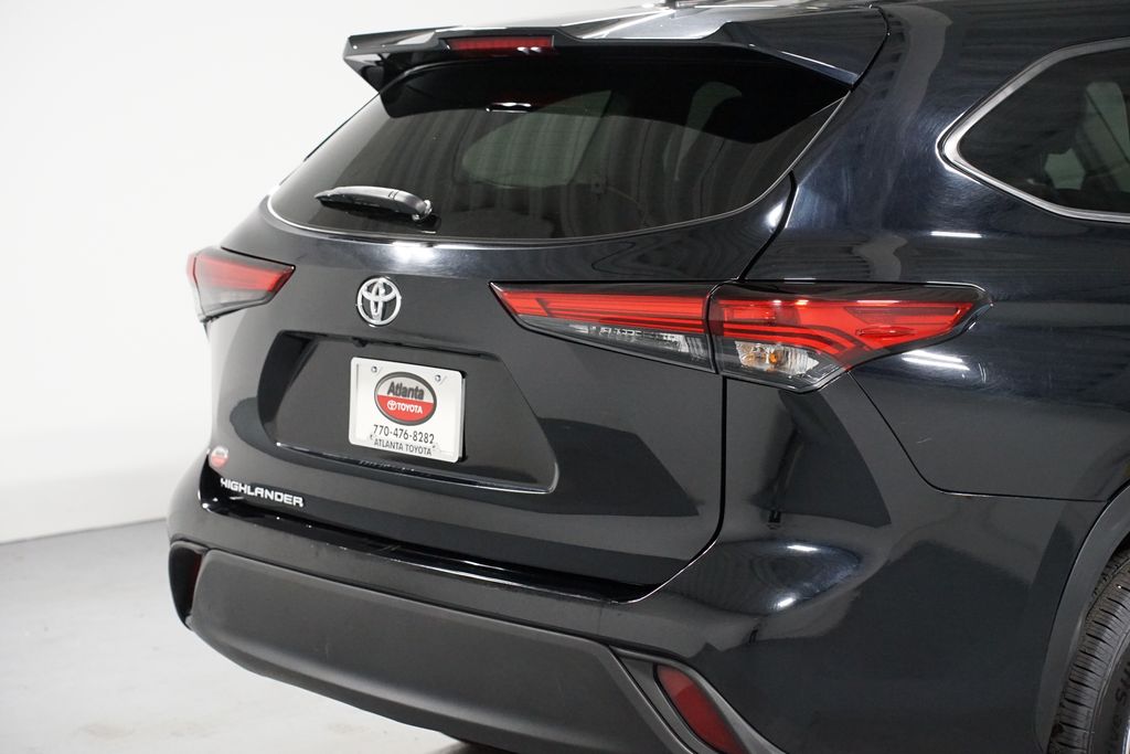 Thumbnail: 2023 Toyota Highlander - 9