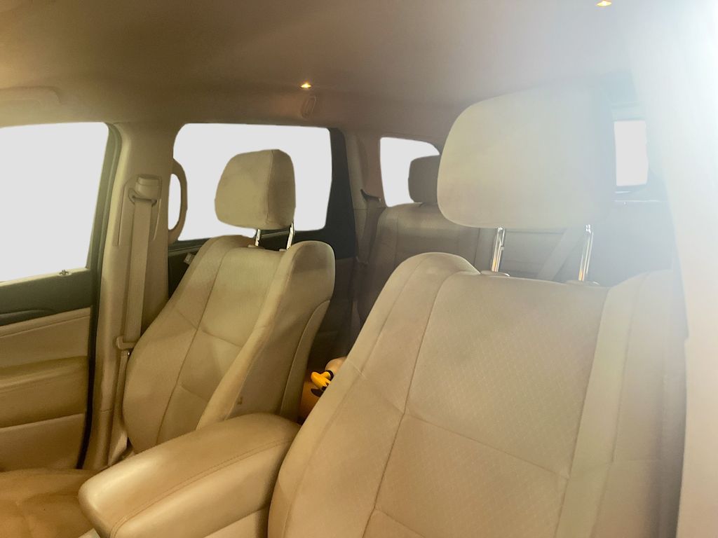 Used 2019 Silver Jeep Laredo image 18