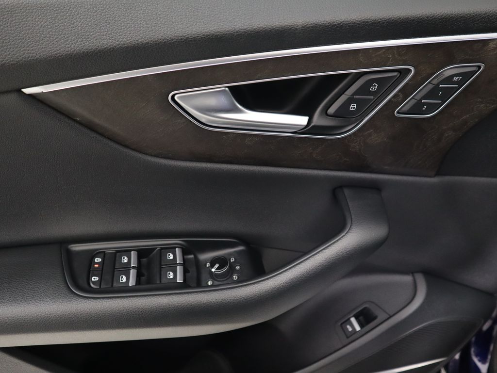 Thumbnail: 2020 Audi Q8 - 24