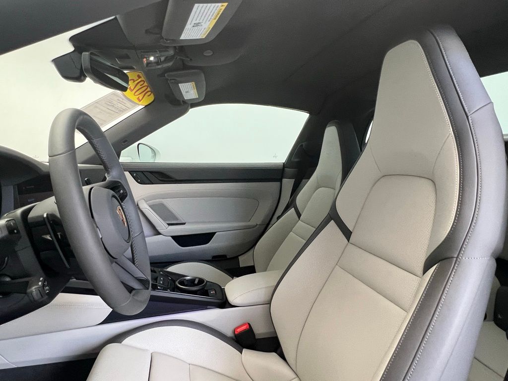 Thumbnail: 2025 Porsche 911 - 5