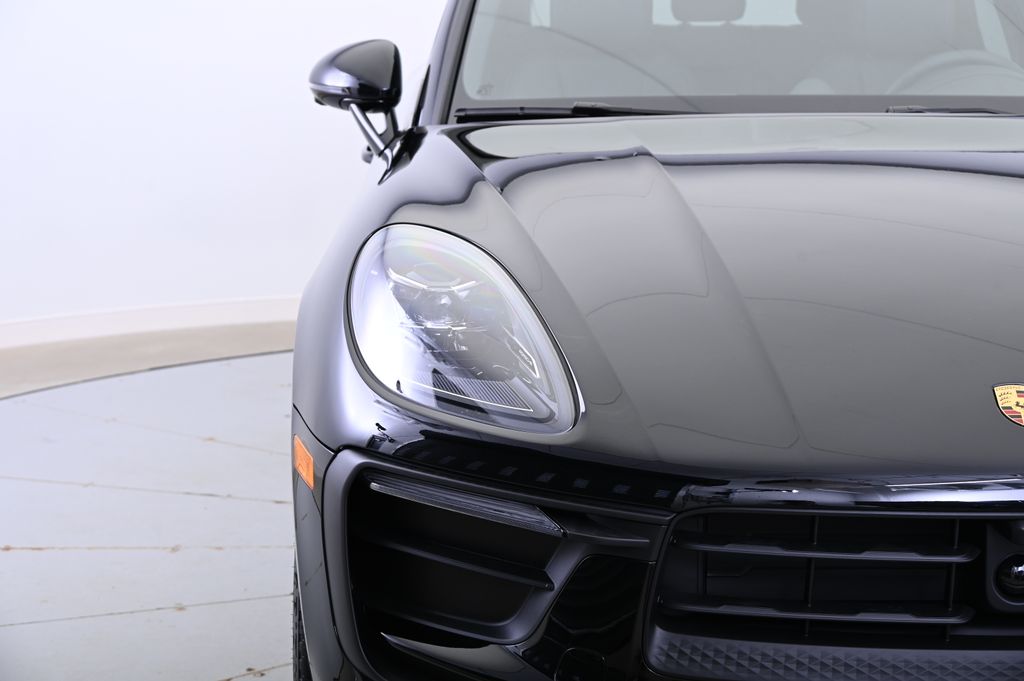 Thumbnail: 2025 Porsche Macan - 11