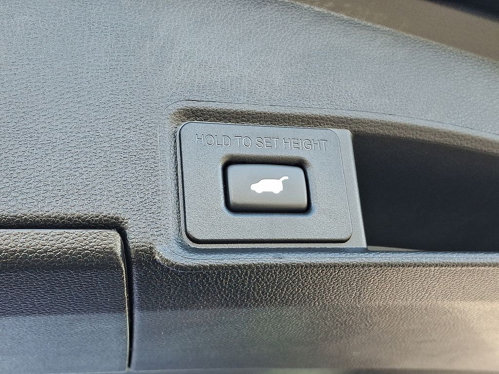 Thumbnail: 2025 Acura RDX - 32