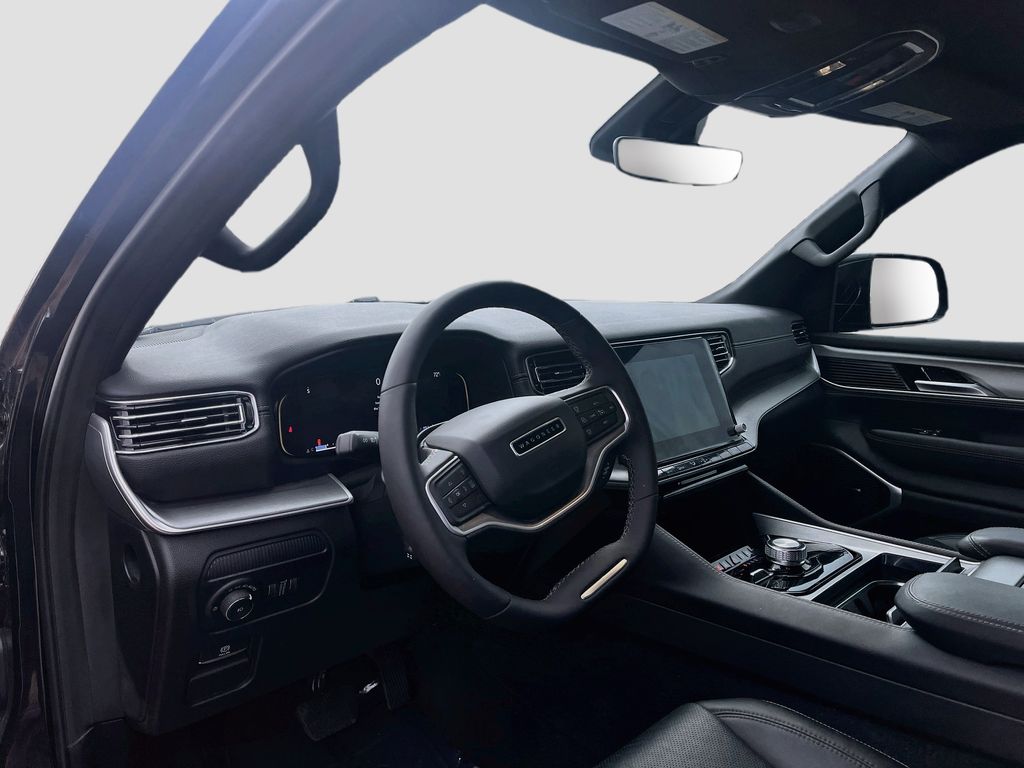Used 2025 Black Jeep Base image 9