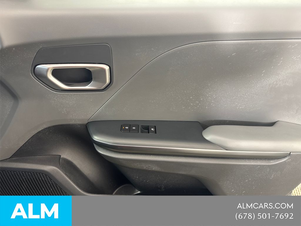 Used 2025 Black Kia LXS image 18