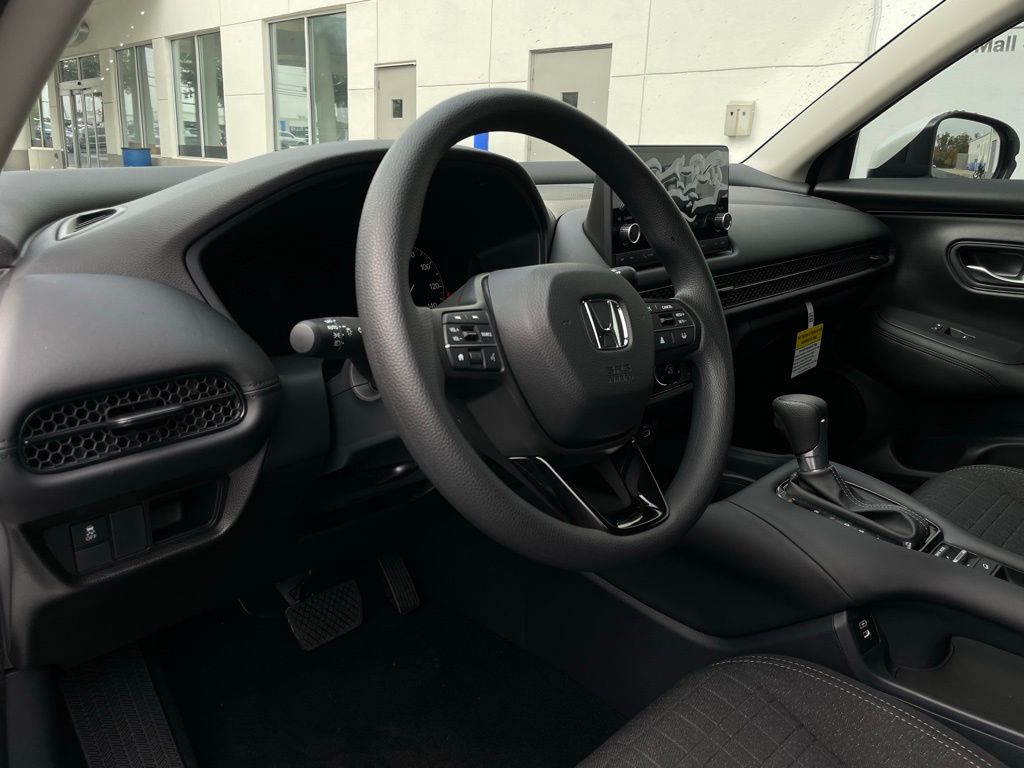 2025 Honda HR-V LX 27