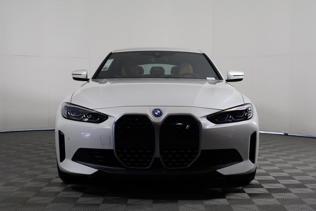 Thumbnail: 2023 BMW i4 - 2