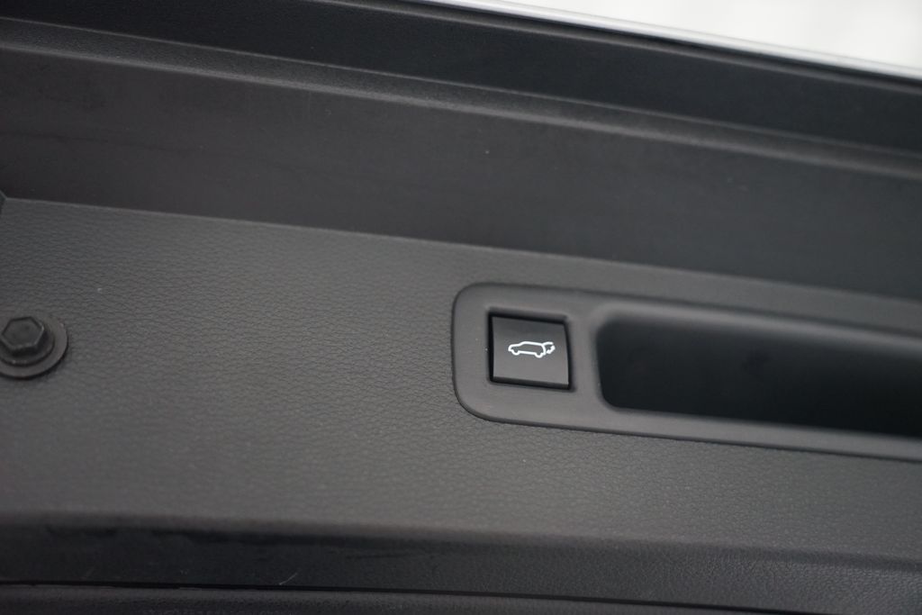 Thumbnail: 2024 Toyota Highlander - 25