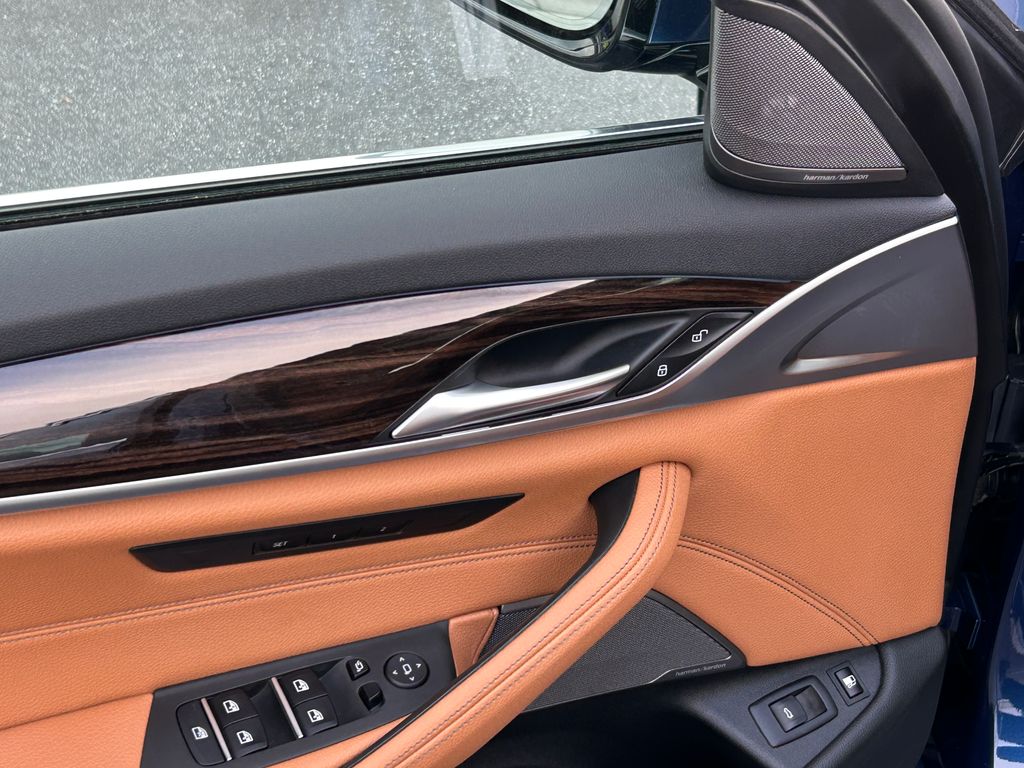 Thumbnail: 2022 BMW 5 Series - 12