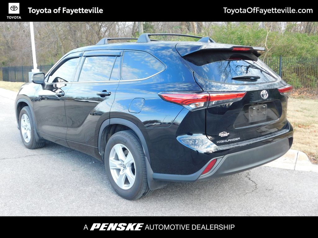 Thumbnail: 2022 Toyota Highlander - 3