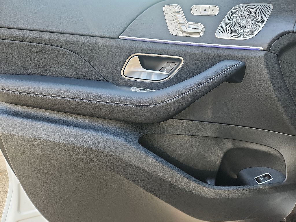 Thumbnail: 2026 Mercedes-Benz GLE - 8