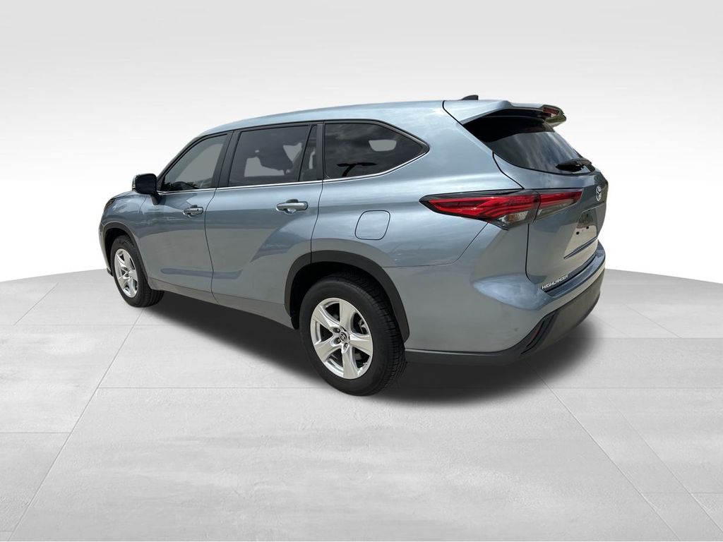2023 Celestial Silver Metallic Toyota Highlander LE FWD SUV