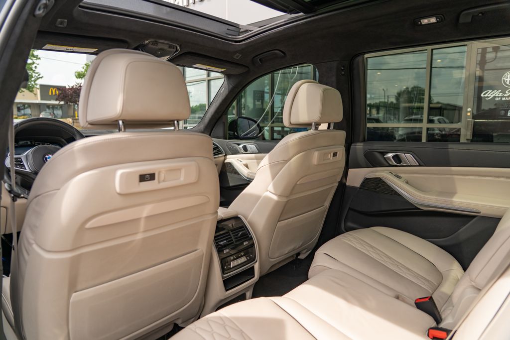 2022 BMW X7 xDrive40i photo