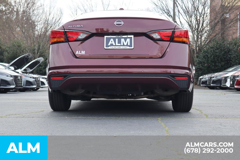 Used 2025 Red Nissan 2.5 SV image 7