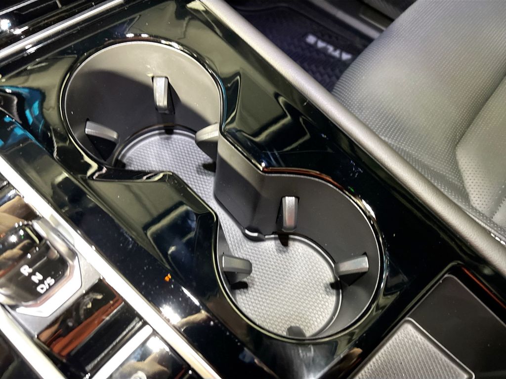 2026 Volkswagen Atlas Cross Sport 2.0T SEL