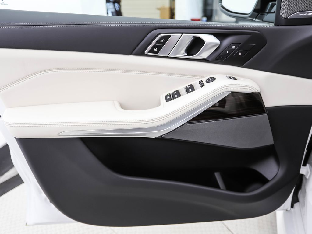 Thumbnail: 2026 BMW X5 - 10