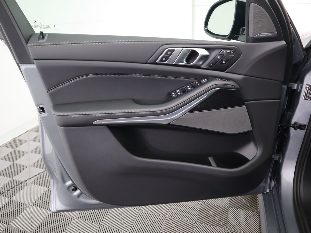 Thumbnail: 2026 BMW X7 - 26