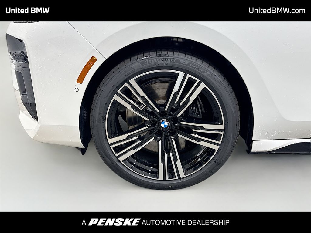 Thumbnail: 2026 BMW 7 Series - 2