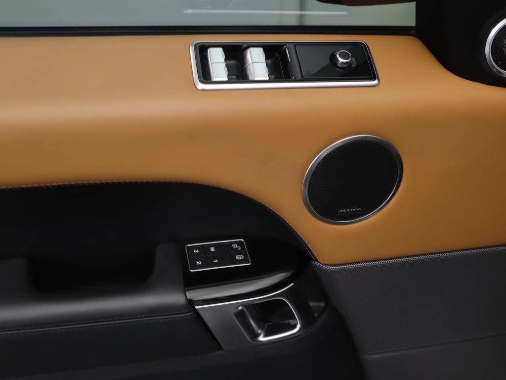 Thumbnail: 2019 Land Rover Range Rover Sport - 23