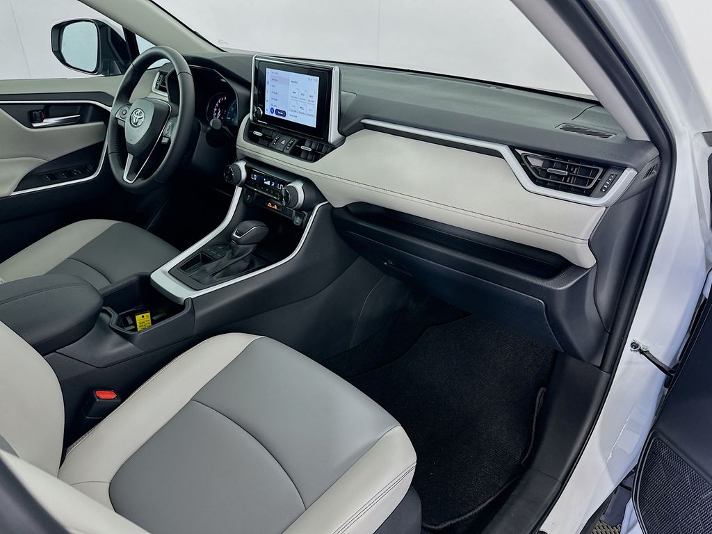 Thumbnail: 2025 Toyota RAV4 - 29