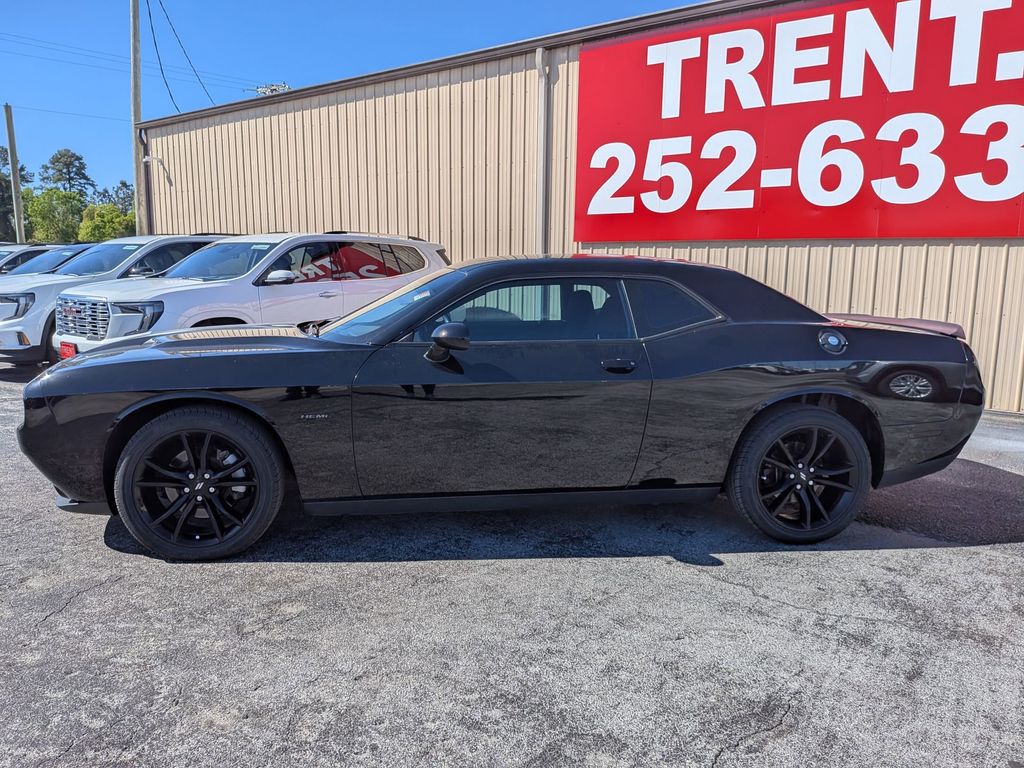 Pitch Black Clearcoat 2018 Dodge Challenger R/T RWD Coupe Rear-Wheel Drive 6-Speed Manual