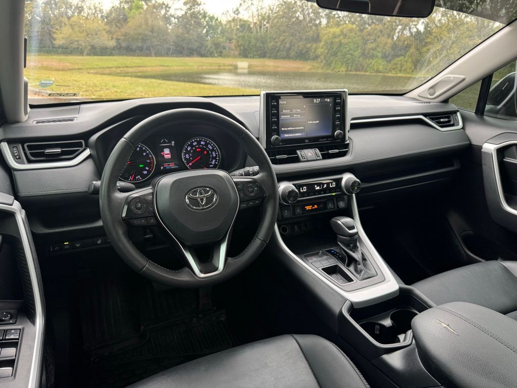 2021 Toyota RAV4 XLE Premium 12