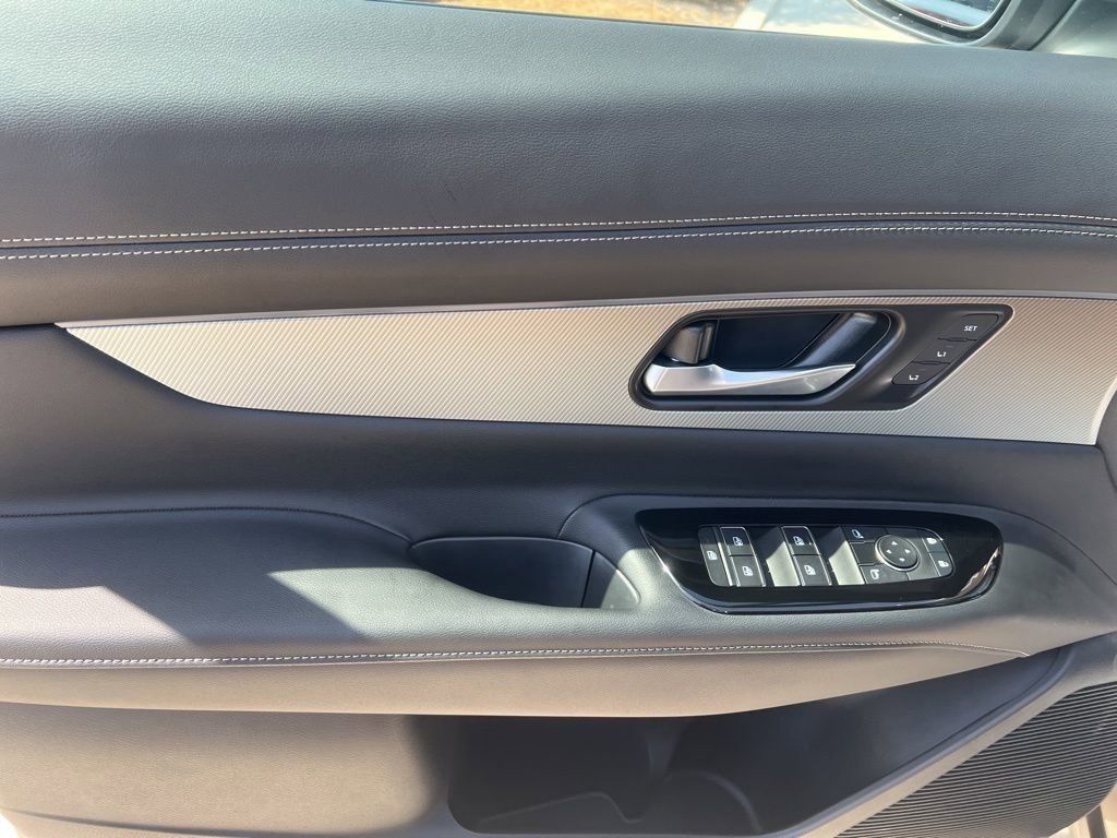 2025 Champagne Silver Metallic Nissan Murano SL AWD SUV