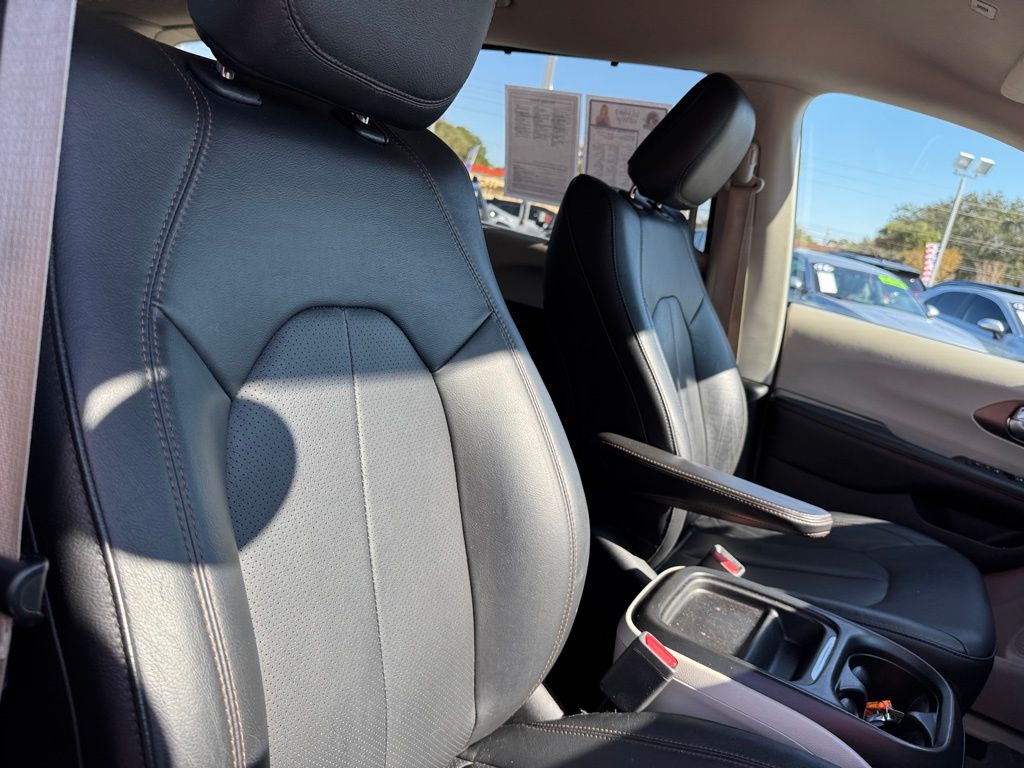 2019 Chrysler Pacifica Touring L 29