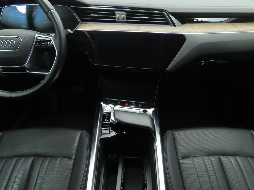 Thumbnail: 2020 Audi e-tron - 13